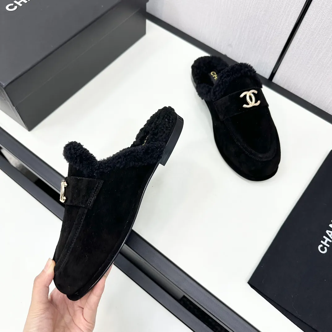 👟👟Ex-factory price 600👟👟Chanel 24K new furry loafers and Teddy furry shoes for autumn and winter. Very comfortable. Maillard brown is still very suitable for autumn and winter~ Suede upper, fur lining integrated, leather outsole Size: 35-39, other sizes are customized